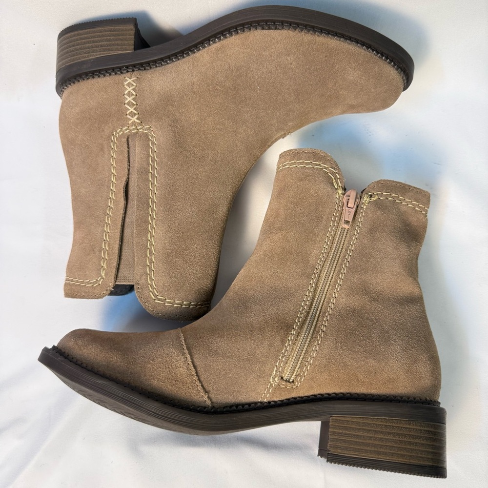 Clarks Women Maye Zip Leather Chelsea Boots 6 Pebble Suede Casual Outdoor Casual - Picture 9 of 12